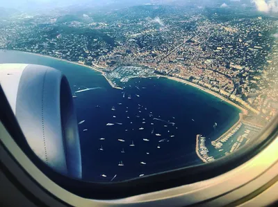Réserver son transfert avec un Taxi privé ou un chauffeur VTC depuis ou vers l'Aéroport de Nice Côte d'Azur