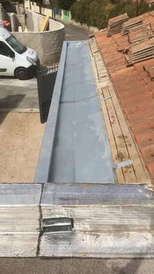 Réfection complète de zinguerie à Bagnols-sur-Cèze intervention rapide pour chéneaux noues solins et étanchéité Velux