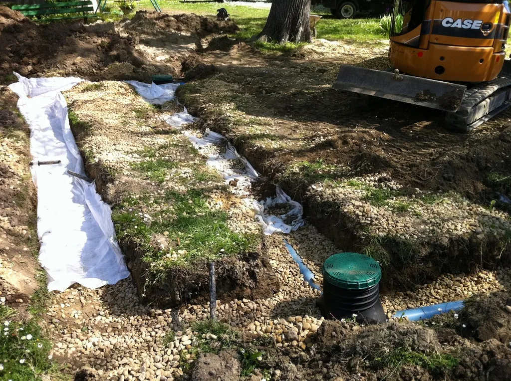 Pose des drains : assainissement salle de réception dans le 83