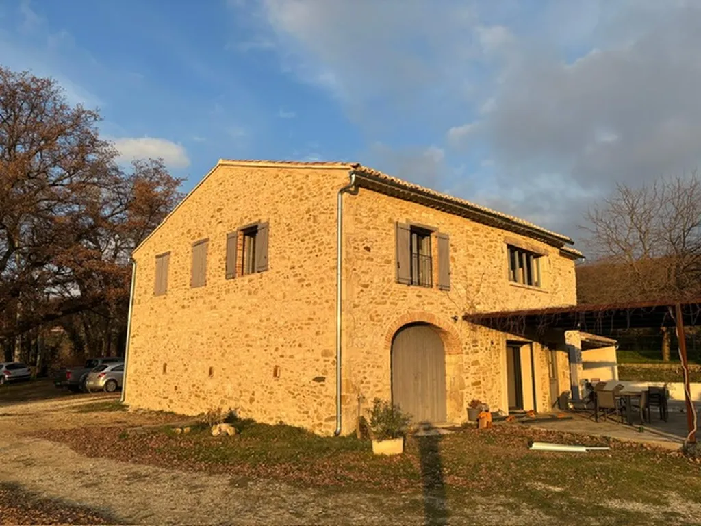 Fuite imprévue sur gouttière zinc à Carpentras ? Obtenez un devis rapide pour un remplacement immédiat par un professionnel certifié