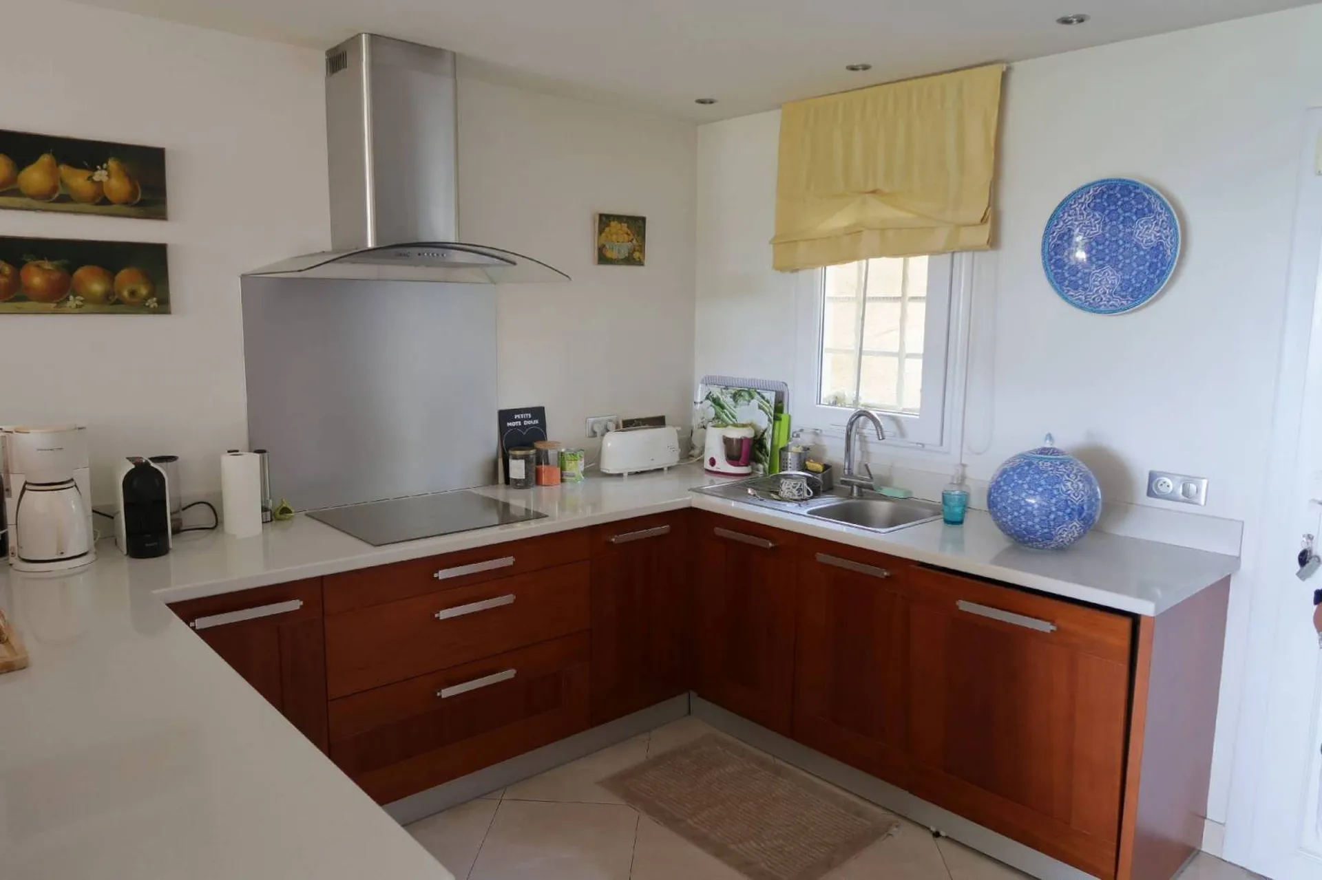 Maison mitoyenne T4 Cassis à proximité immédiate du port avec terrasse vue mer et parking 