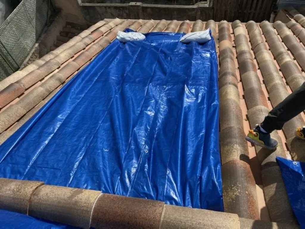 Rénovation de toiture en urgence à Istres, près de Marseille par un couvreur compétent