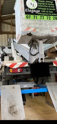 Remplacement embrayage d'un véhicule utilitaire Nissan Cabstar nacelle pour un élagueur proche de Bordeaux en Gironde