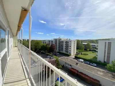 balcon tout autour de l'appartement 