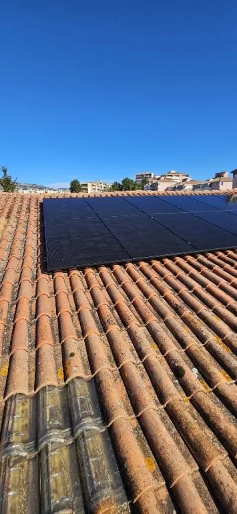 Devis gratuit pour une installation chez vous de panneaux solaires photovoltaïques pour une autoconsommation grâce à votre propre production d'électricité à Aubagne.