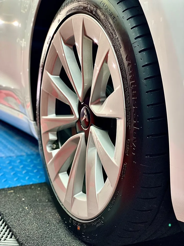 Protection carrosserie film PPF Lyon et traitement céramique tesla modèle 3 