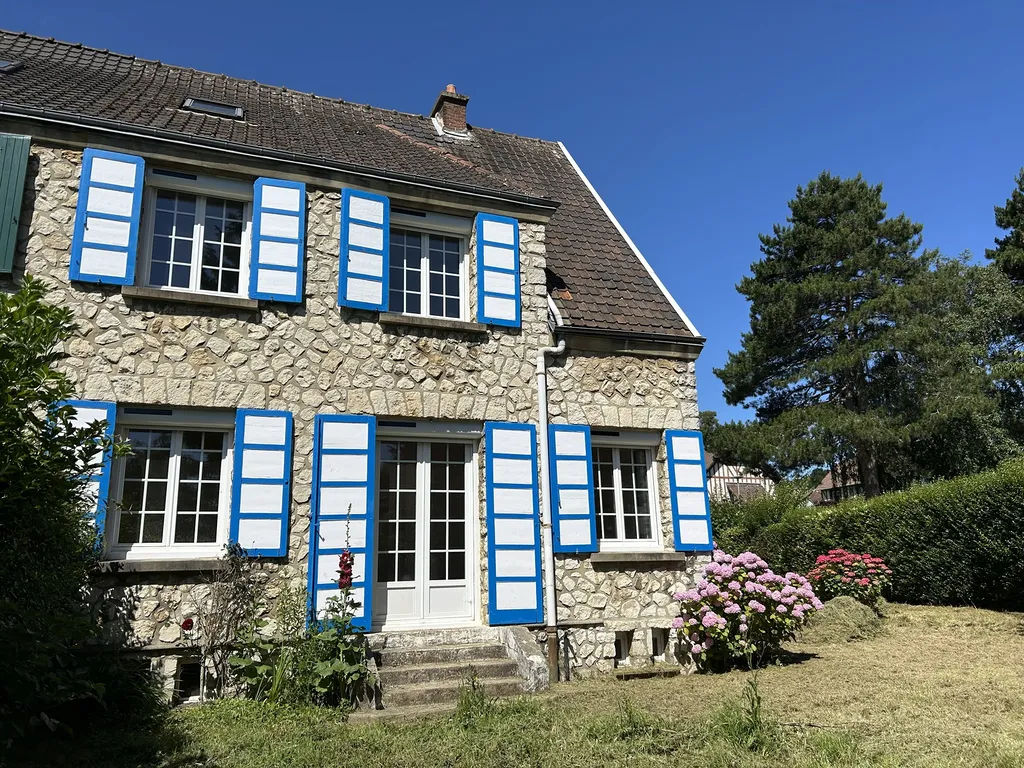 A vendre : Maison d'environ 121m² habitables à Notre Dame de Gravenchon avec écoles et commerces à proximité - Très lumineux !