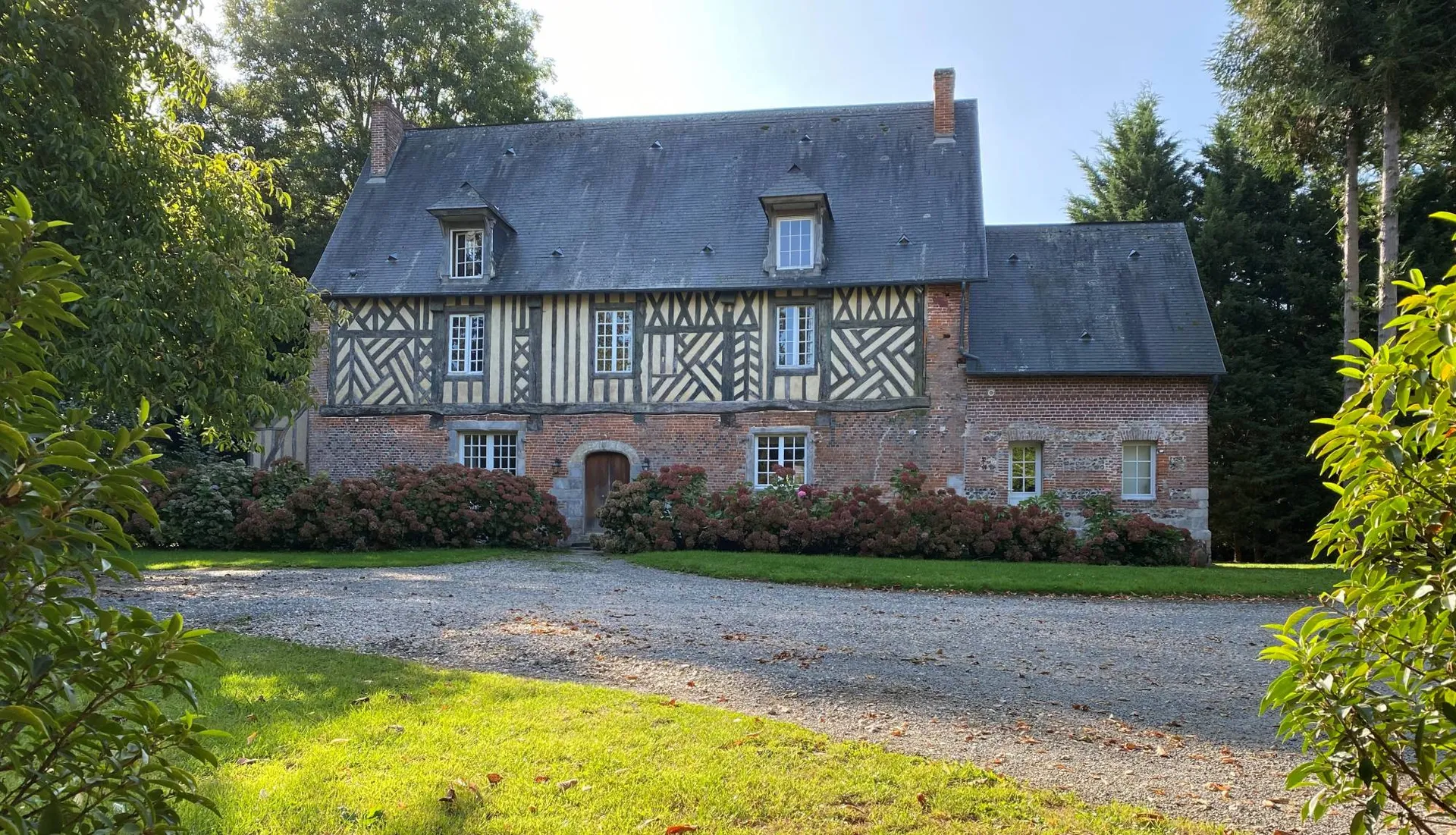 Vends  propriété au milieu d'un parc magnifiquement planté de 1.80ha