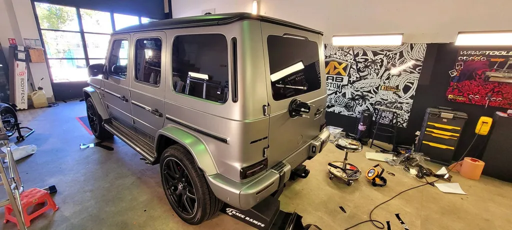 Vitres teintées sur véhicules de prestige 06/83