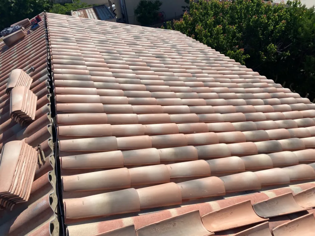 pose des tuiles sur les p.s.t sur gignac la nerthe