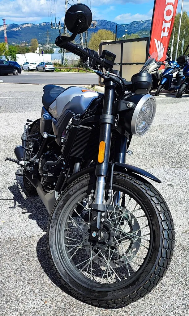 DÉSTOCKAGE Moto Neuve BRIXTON Crossfire 500