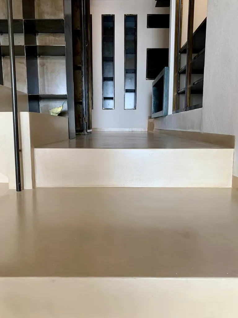 Marche en Béton Ciré Terre du Monde