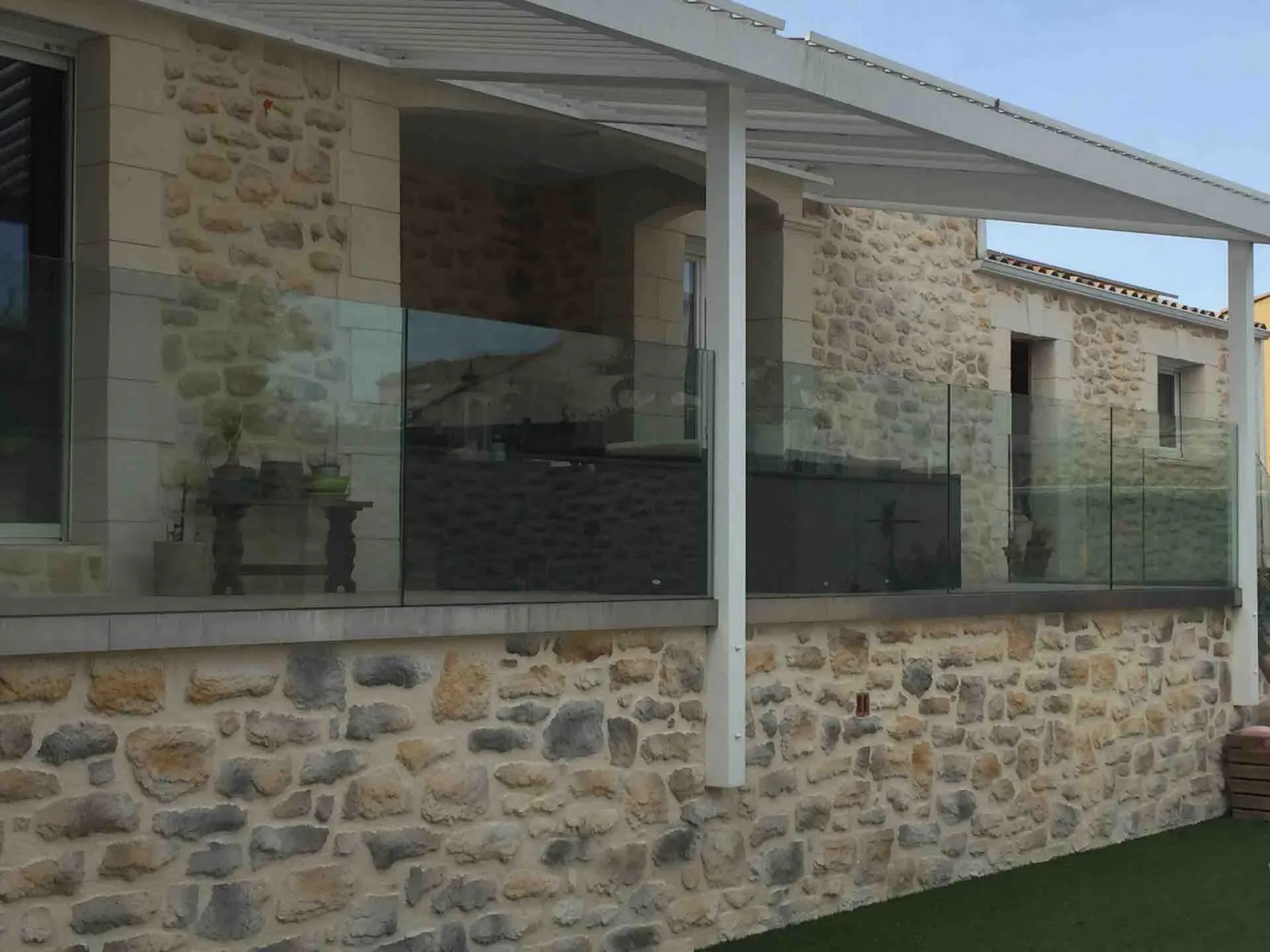 Décoration totale d’une maison façon pierre à Gigean entre Balaruc les bains et Montpellier 