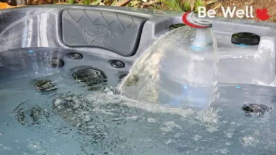 Installation d’un spa haut de gamme Be Well O366 Storm Cloud dans un jardin provençal