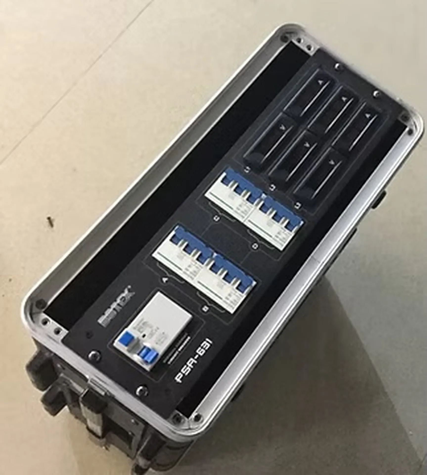 BLOC ALIMENTATION 63A TRI VERS 4X 32A TRI