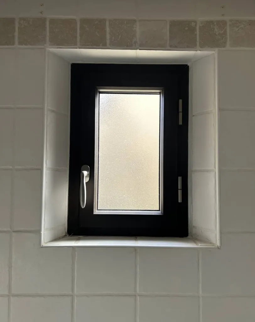 Installation de menuiseries en aluminium de la marque OuvertureS