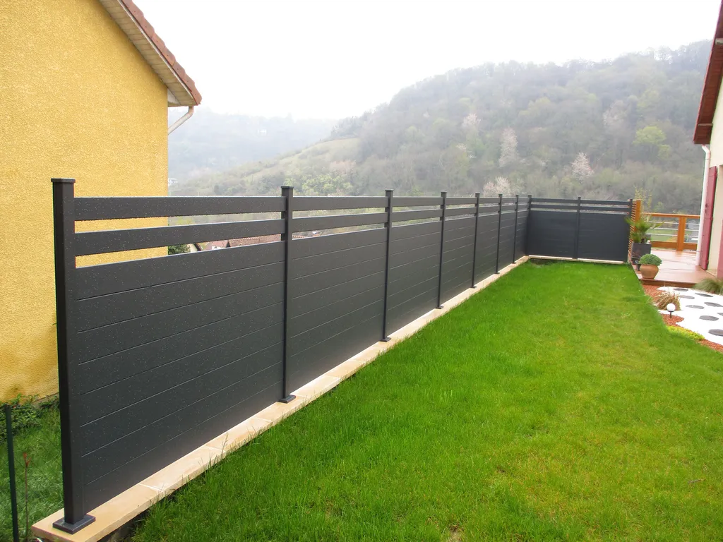 Pose de Clôture aluminium sur muret, Portails motorisés et Portillon en aluminium à Caudebec-en-Caux dans la Seine-Maritime 76 et ses Alentours