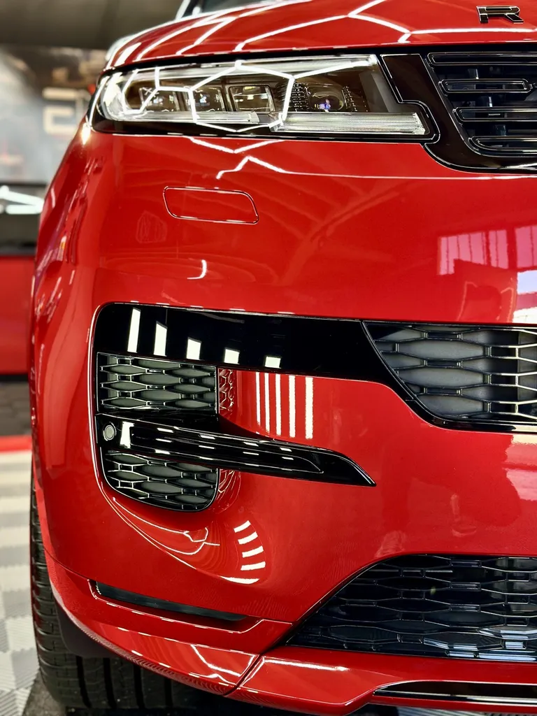 Polissage rénovation carrosserie spécialiste du traitement céramique sur lyon Range Rover sport 