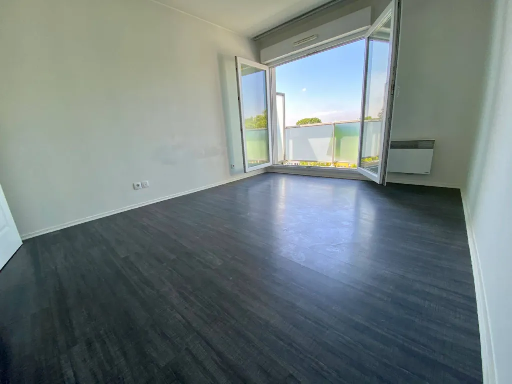 Acheter ou investir dans un appartement récent avec double parking et balcon, proche de l'université à Mont Saint Aignan (76)²