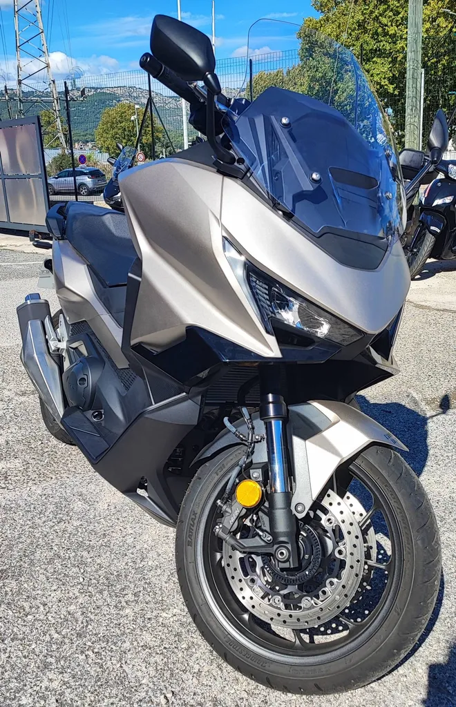 HONDA FORZA 750 DU 01/2025 AVEC 7800 KM