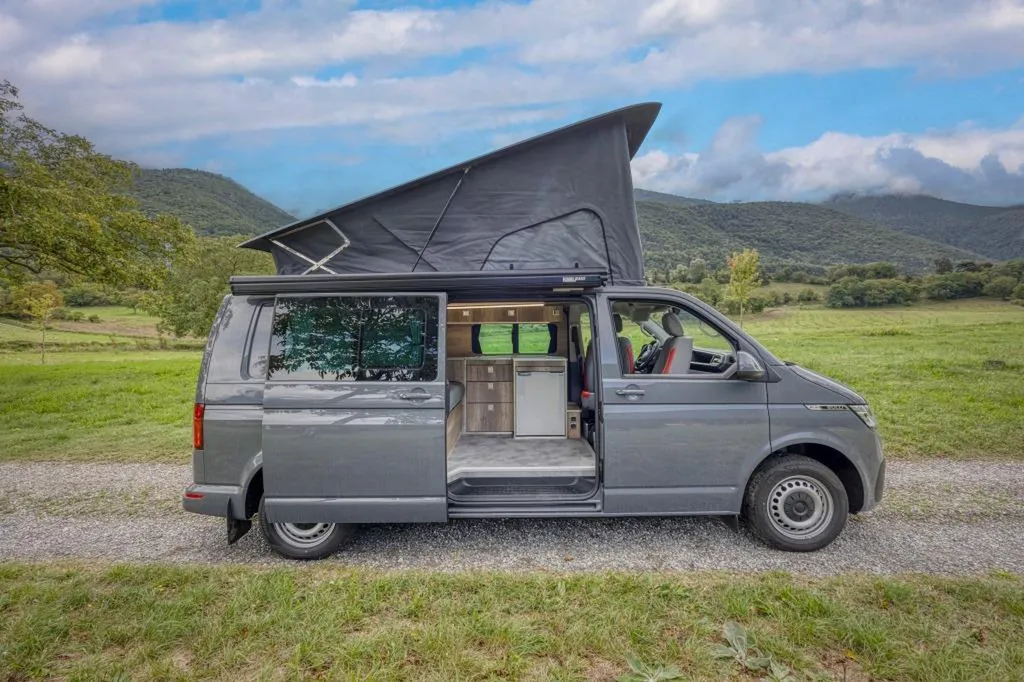 Pose de toit relevable sur VW T6.1 Long à Annecy : installation SCA et HILO Sport par spécialiste en Haute-Savoie