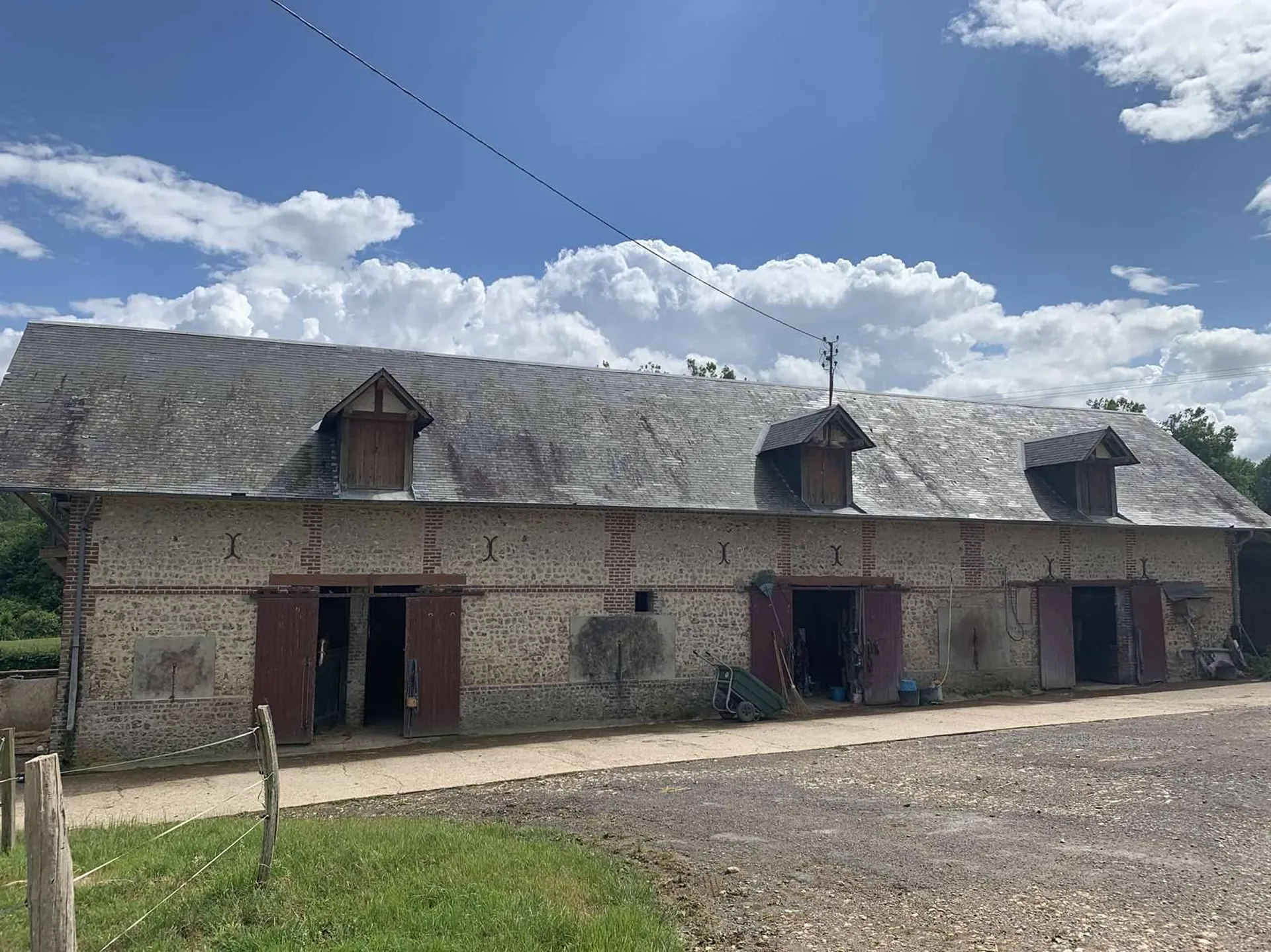 A acquérir Propriété équestre et d'élevage avec bâtiments sur 22 Ha de terrain dans le Nord du Pays d'Auge, Calvados 14.