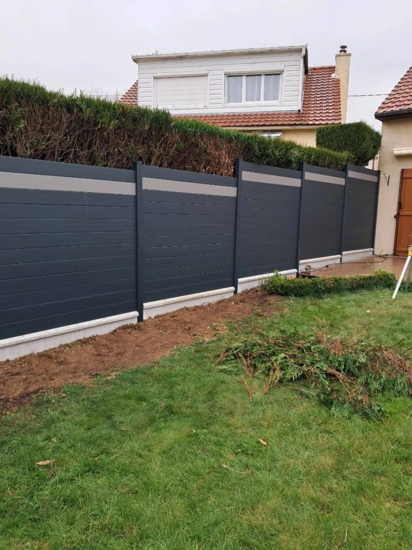 Installateur de clôture Alu occultante pour jardin en Normandie