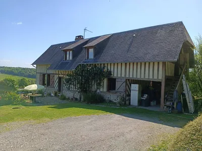 Vente d'une Maison Normande avec jardin et vue exceptionnelle sur la vallée, dans la région de Blangy Le Château 14130