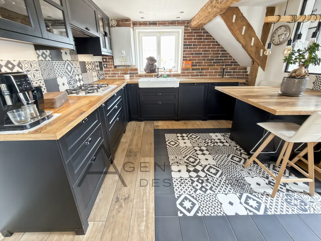 À vendre maison de charme de 104 m² hab. sur 1391m² de terrain située à FRENEUSE