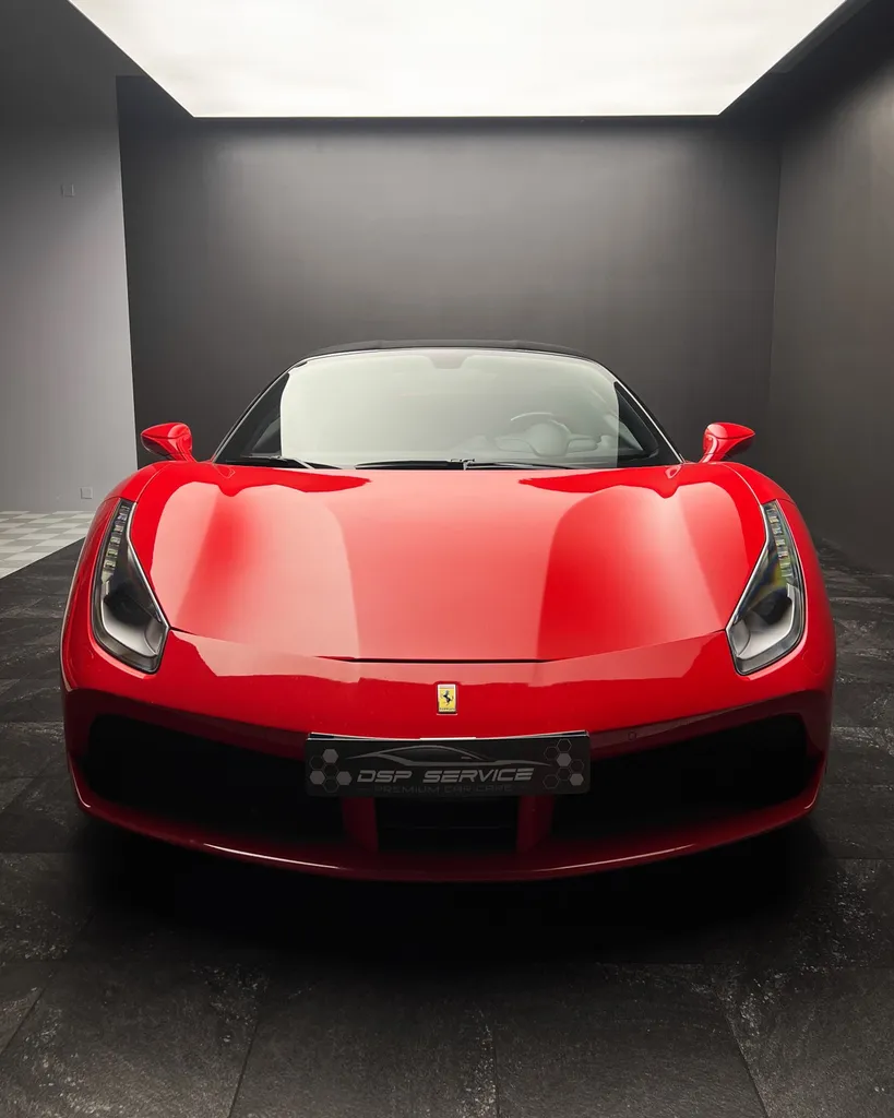 Rénovation complète du ciel de toit d’une Ferrari 488 GTB chez DSP Service