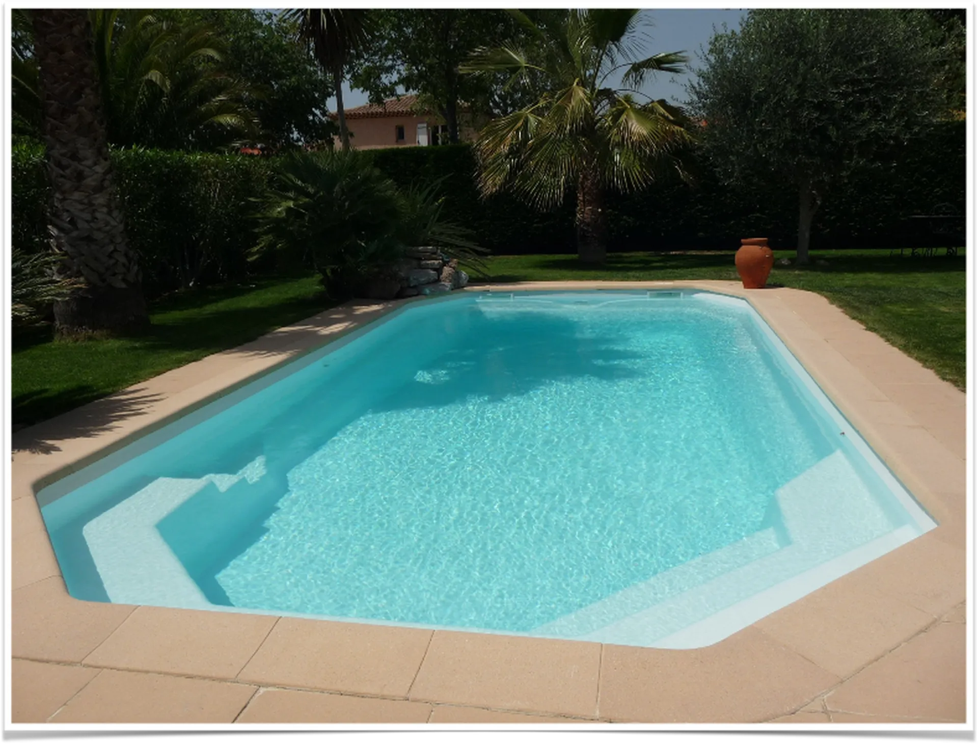 piscine fond incliné modèle Majorelle