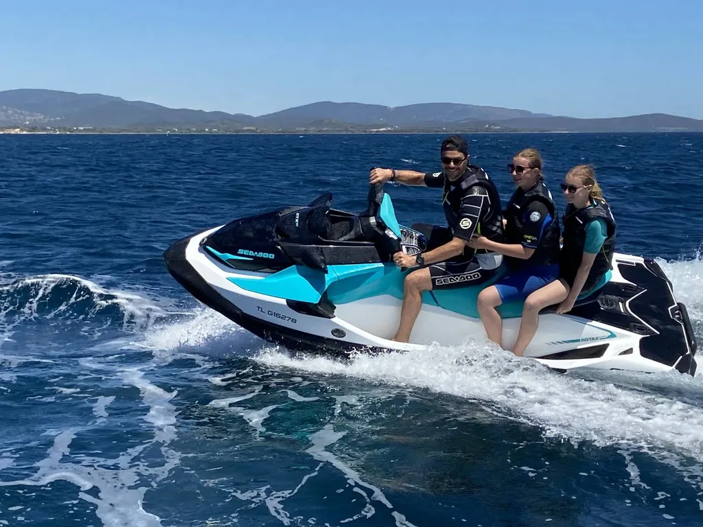 Location jet-ski SEA-DOO GTX 3 places hyeres