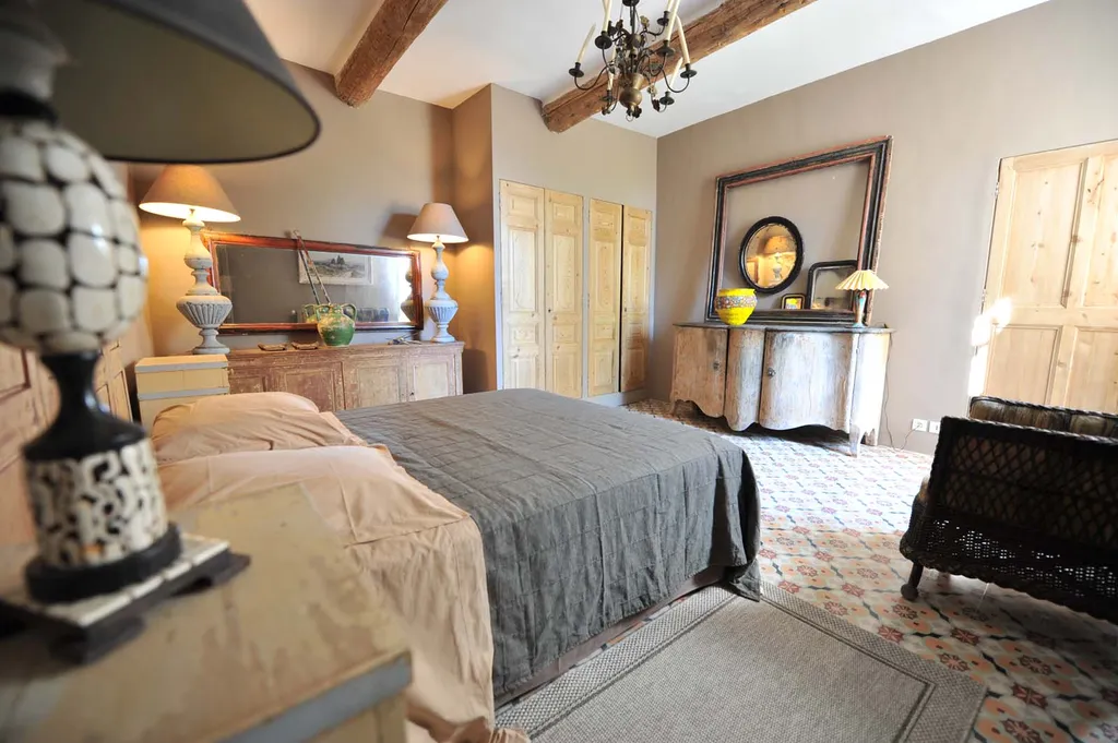 Proche Mont Ventoux,  ancienne propriété viticole à vendre avec dépendances  