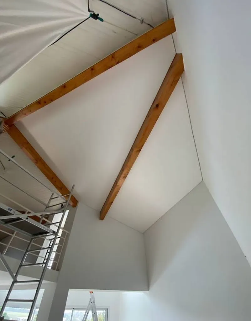 rénover un plafond en lambris bois sans peinture - Plafonds Tendus Occitans Pau