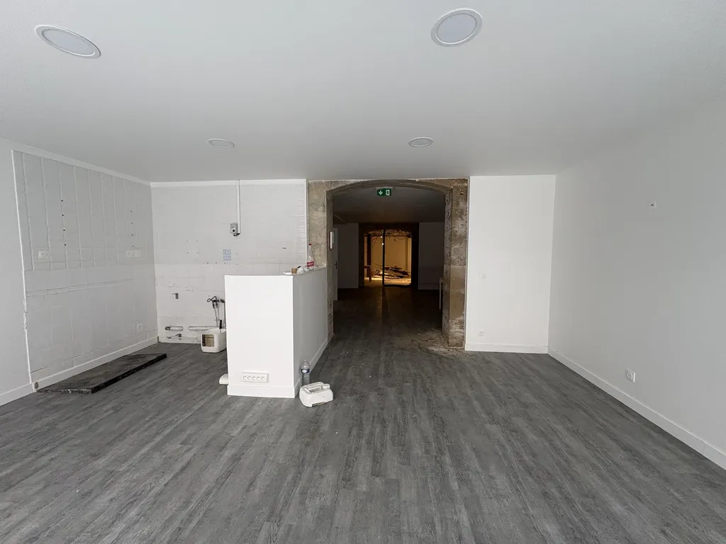 Location - Boutique 90 m², Chemin vert, Rue Amelot 75011 PARIS