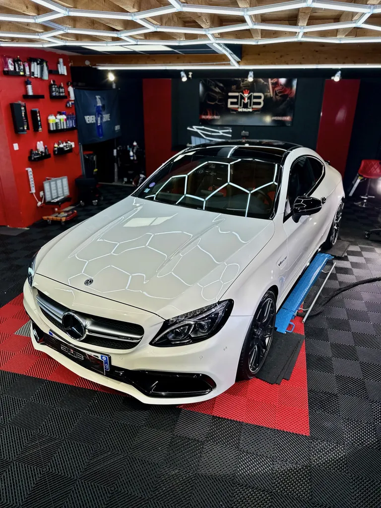 polissage Carroserie traitement céramique EMB DETAILING Vaugneray socialiste Mercedes C63 AMG