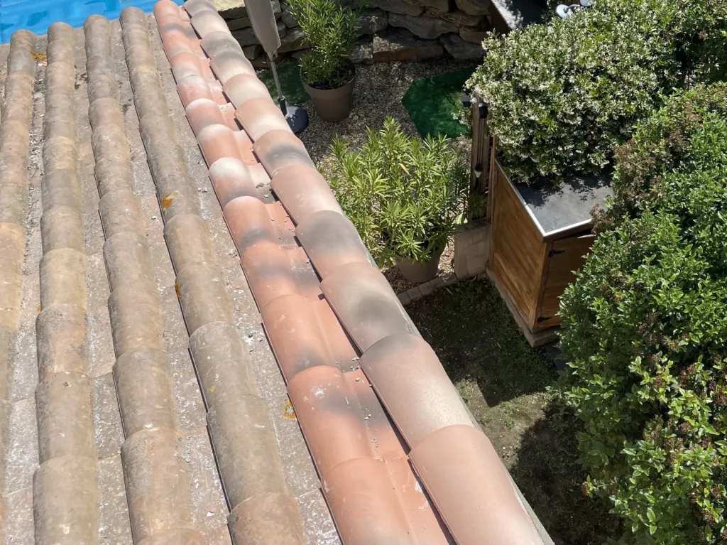 En cours: Rénovation d’une toiture de maison près d’Aix en Provence.