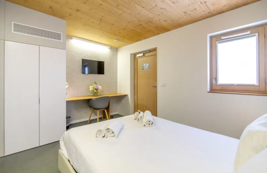 Chambre Eco Lodge - L’essentiel du confort dans un hôtel à Aix-en-Provence au cœur de la nature