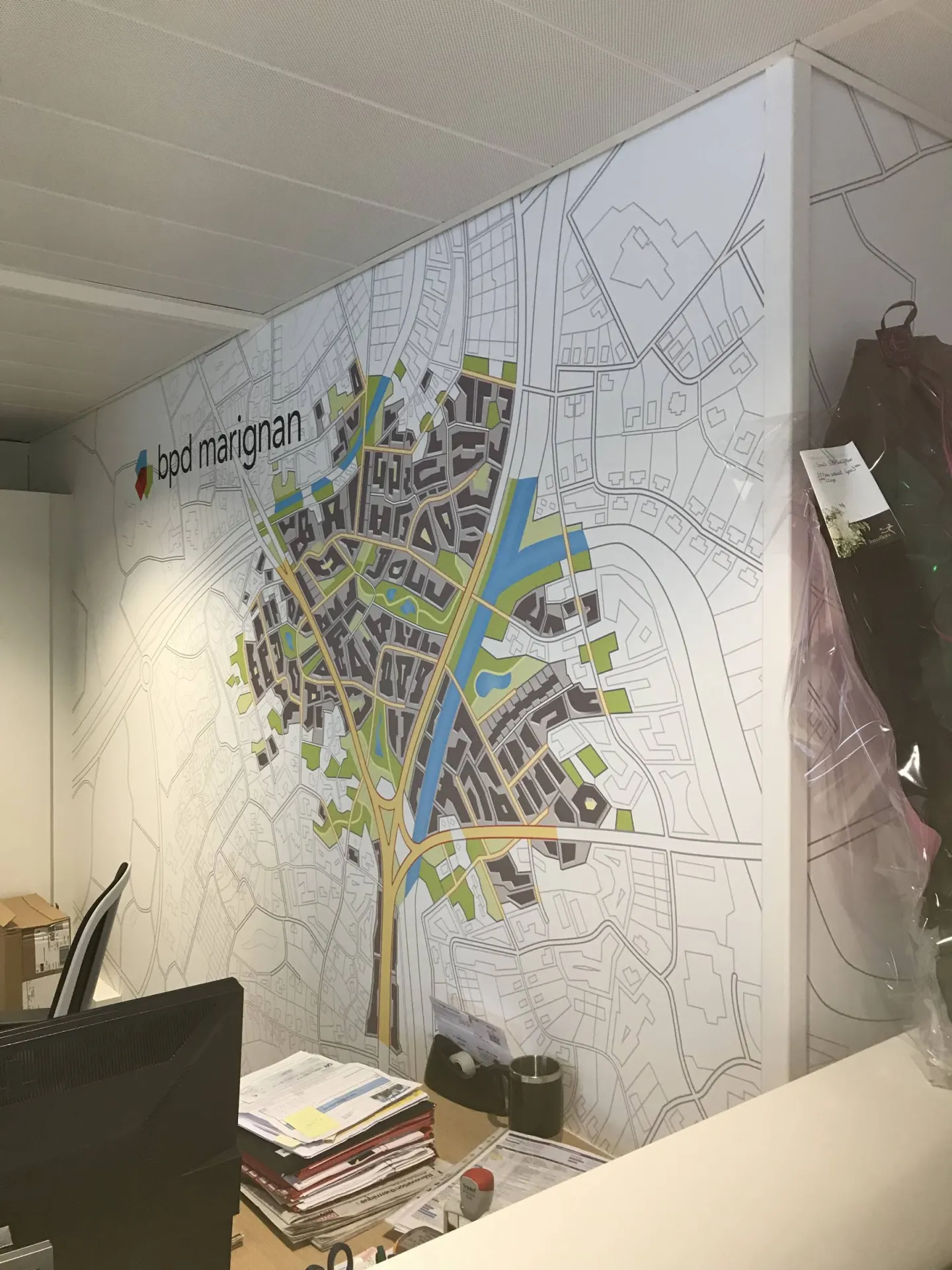 Impression et pose de papier peint personnalisé et sur mesure À Lyon et sur toute la France