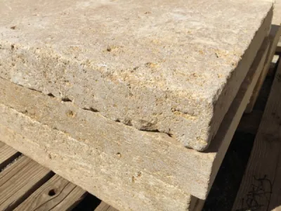 Le carrelage en pierre naturelle de Dordogne : avantages, inconvénients, prix de pose.