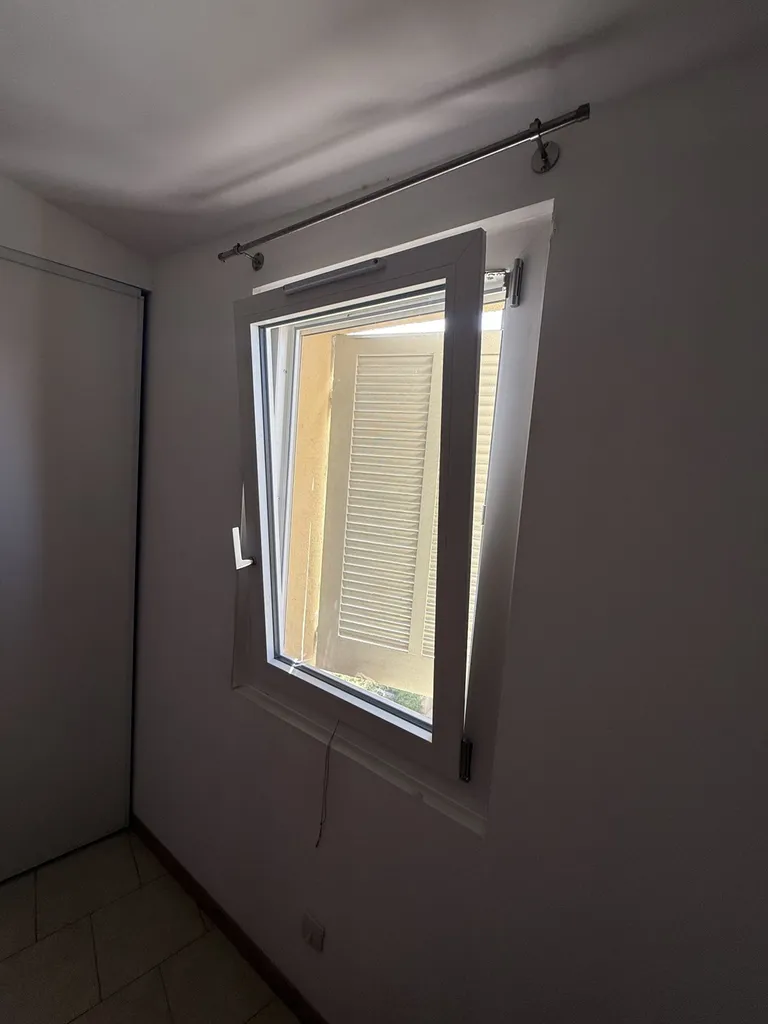 Mise en place de menuiseries Oknoplast sur Martigues