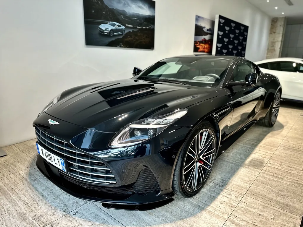 film plastique protection carrosserie film PPF Lyon traitement céramique DETAILING carosserie Aston Martin DB12 