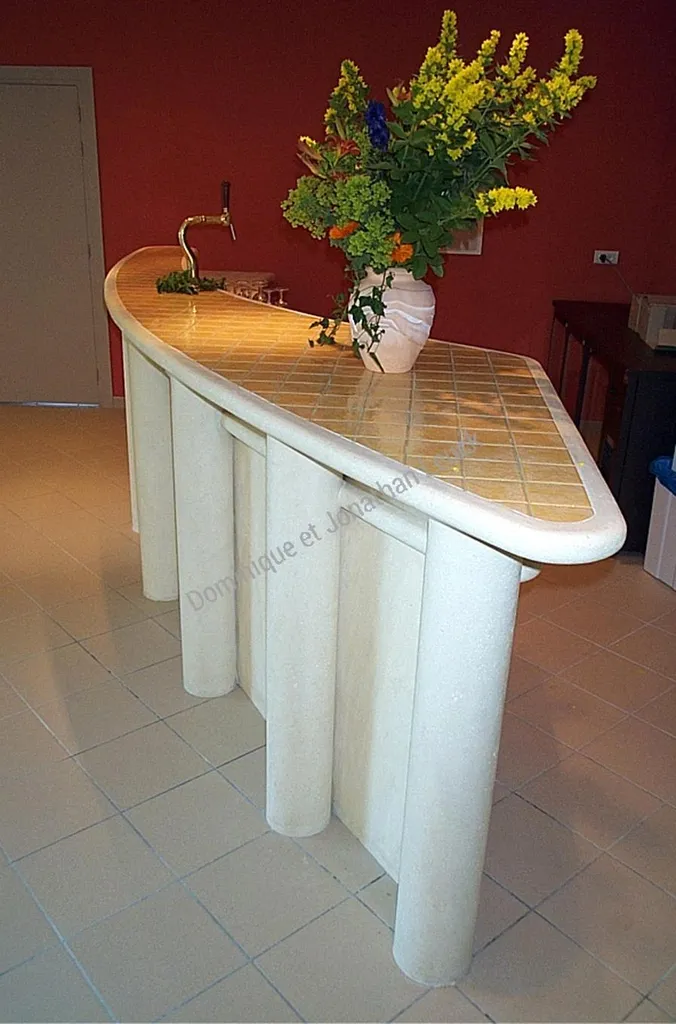 Comptoir en pierre blanche d'Estaillades