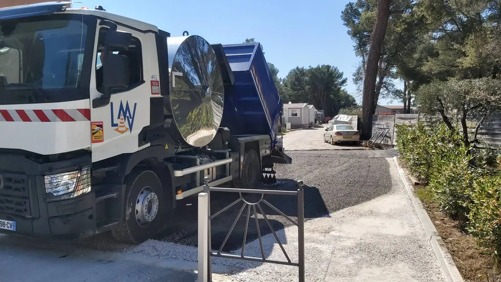 Réfection d'un parking d'un camping de 1200 m² en enrobé à Roquefort la Bédoule dans les Bouches du Rhône
