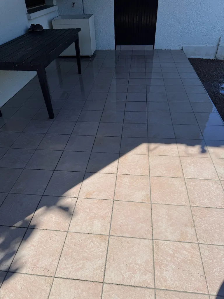 Nettoyage et traitement d’une terrasse sur la commune de Martignas sur jalle :  Redonnez vie à votre terrasse : Nettoyage et Protection