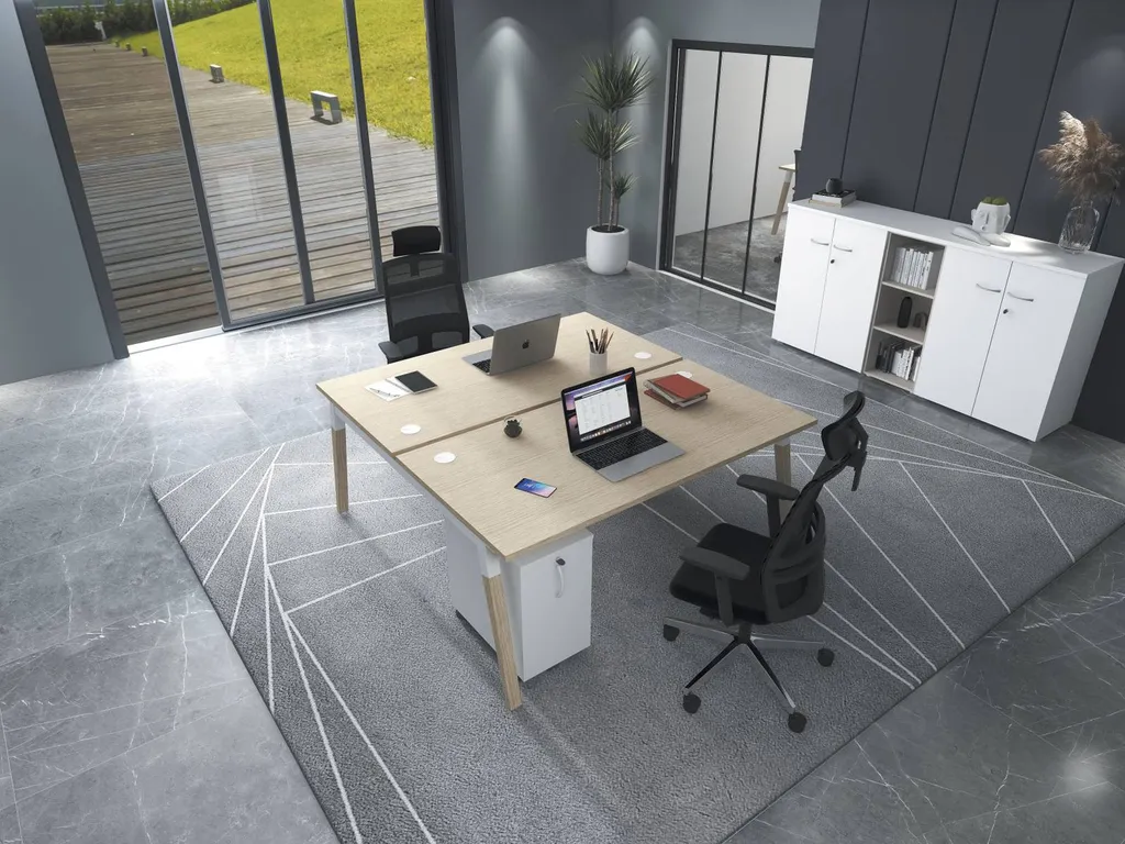 Bureaux partagés 2 personnes face à face à Marseille