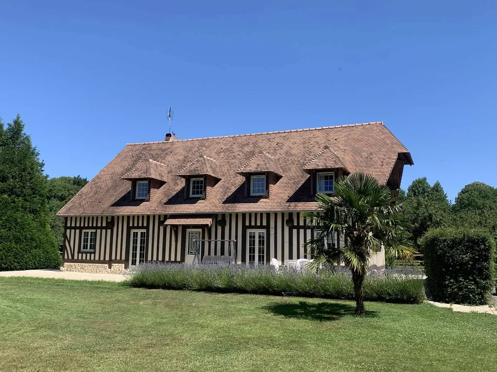 A VENDRE - PAYS D'AUGE DU CALVADOS  : Région LIVAROT : Belle maison normande avec plus de 5 900 m2 de terrain