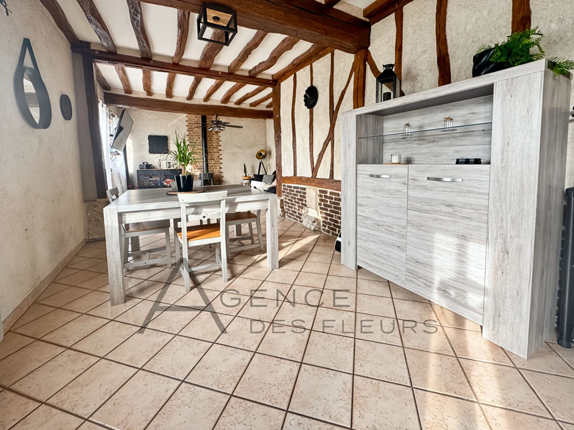 A vendre, belle longer normande de 96 m2 sur un terrain de 1200 m2 située sur la commune du Bec-Thomas 27370