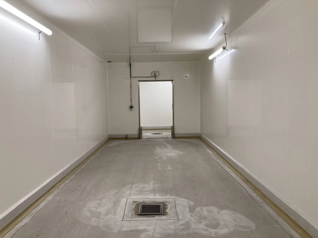 Création d'un laboratoire pour poissonnerie avec isolation frigorifique, dans un centre commercial à Caen (14)