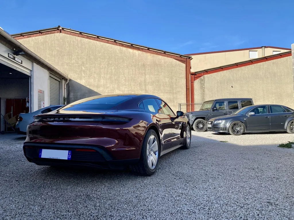 réparation carrosserie Porsche Taycan électrique Porsche Marseille proche d’aubagne et cassis